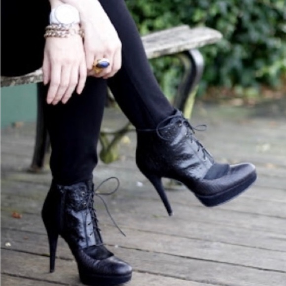 Stuart Weitzman Black melange ankle booties size 7.5M - Picture 1 of 12